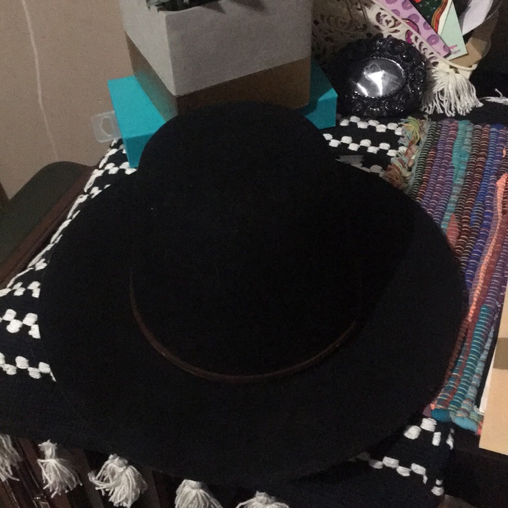 Brixton round hat